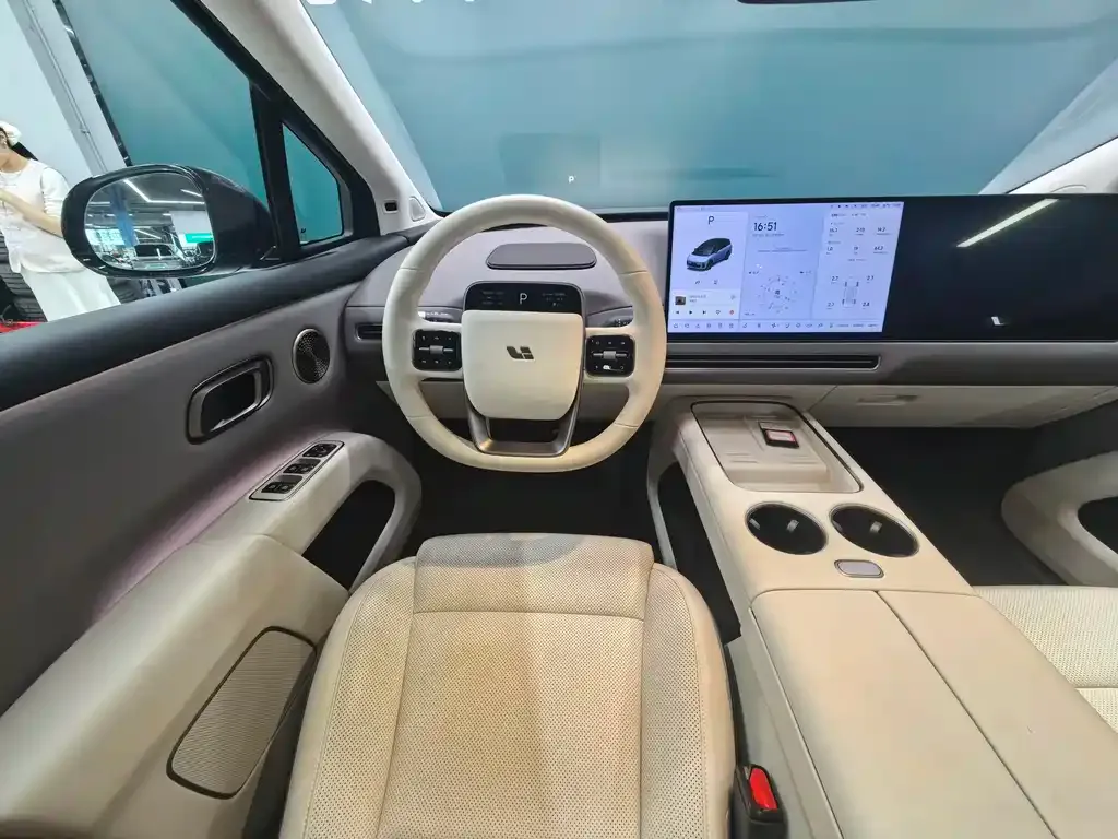 Li Auto i8 — фото 7