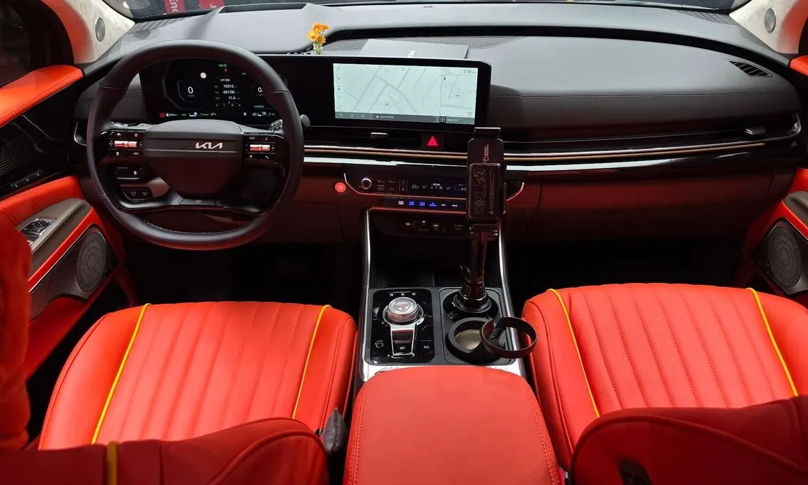Kia Carnival — фото 10