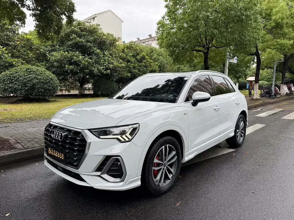 Audi Q3 — фото 1