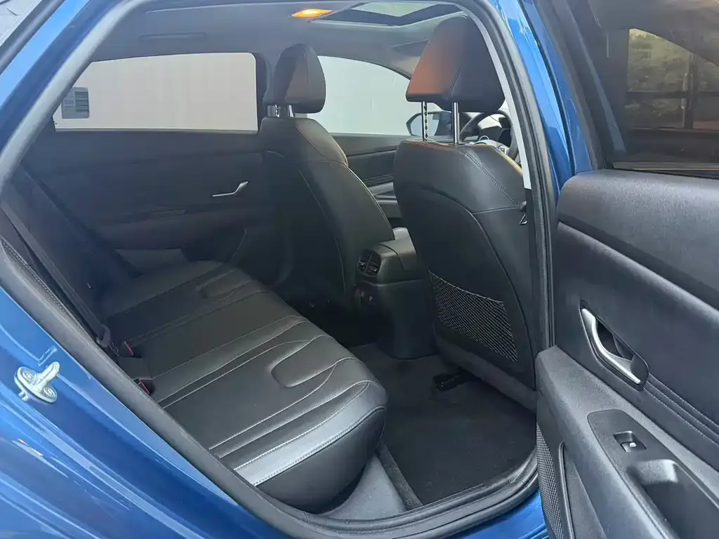 Hyundai Elantra — фото 6