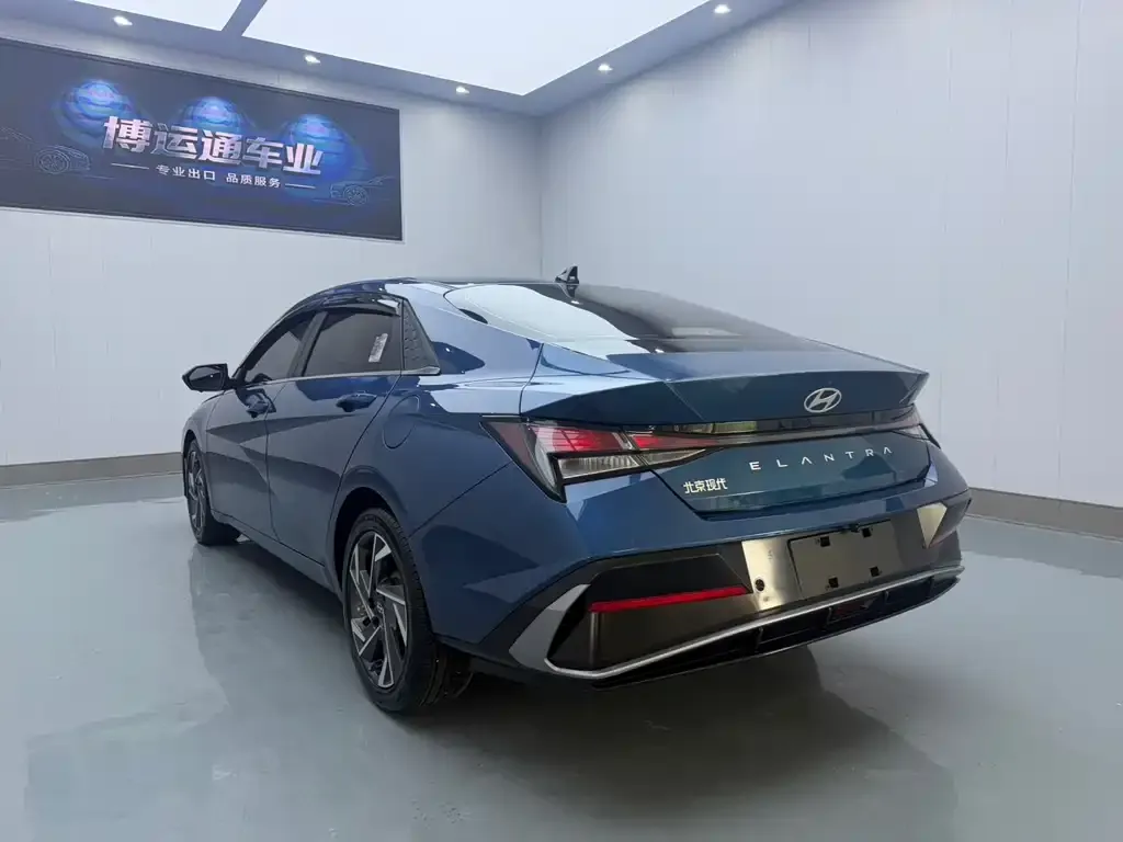 Hyundai Elantra — фото 3