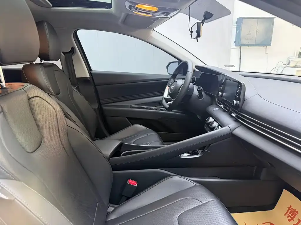 Hyundai Elantra — фото 10