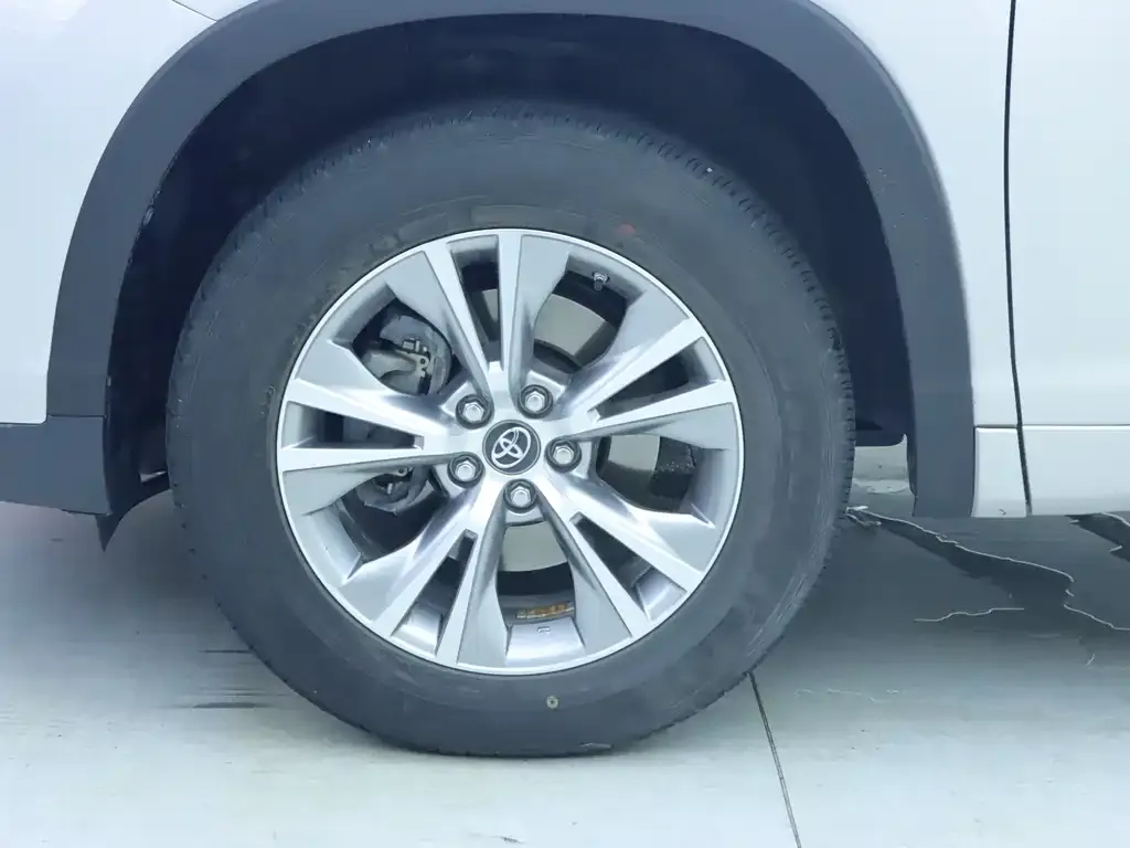 Toyota Highlander — фото 4