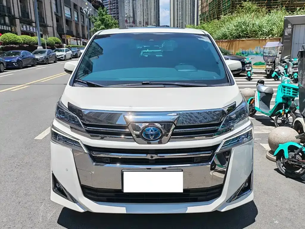 Toyota Vellfire — фото 1