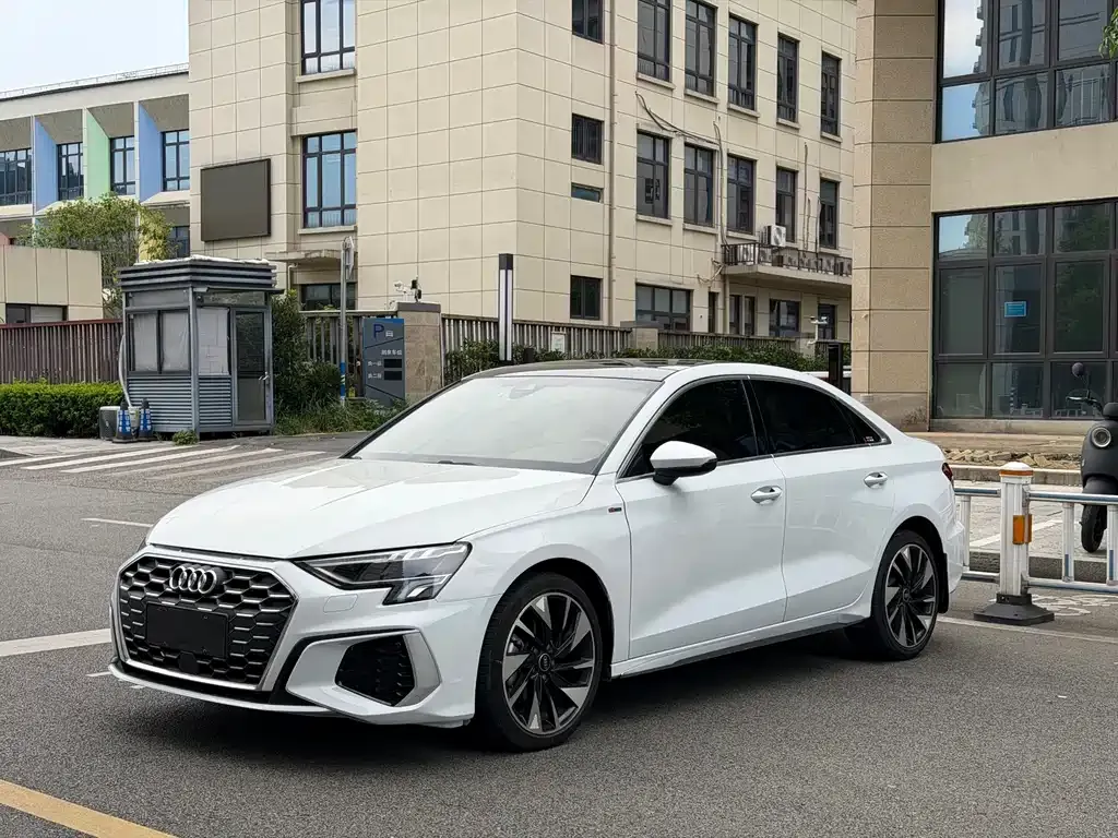 Audi A3 — фото 1