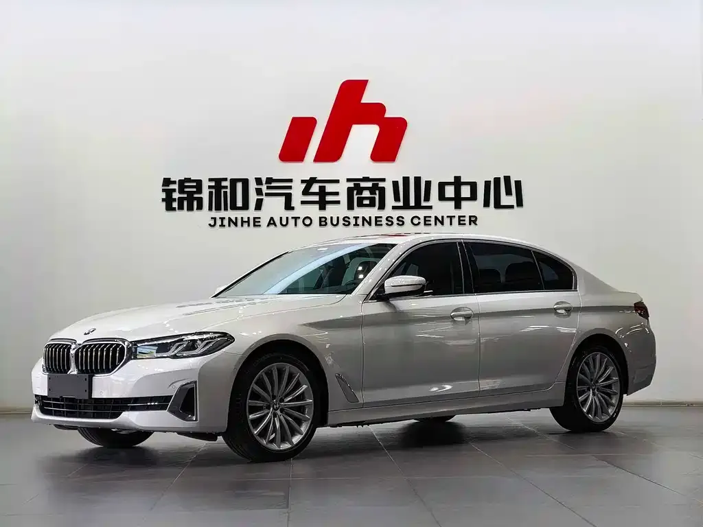 BMW 5 Series — фото 1