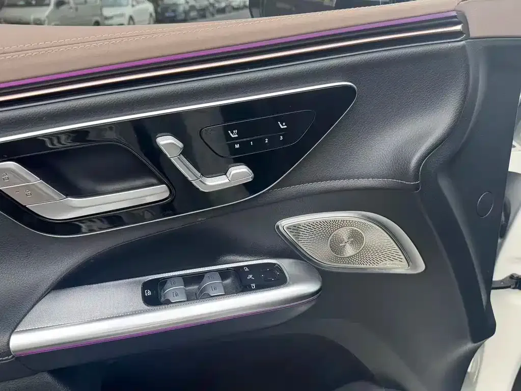 Mercedes-Benz EQE SUV — фото 9