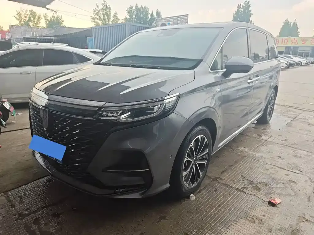 Roewe iMAX8 — фото 1