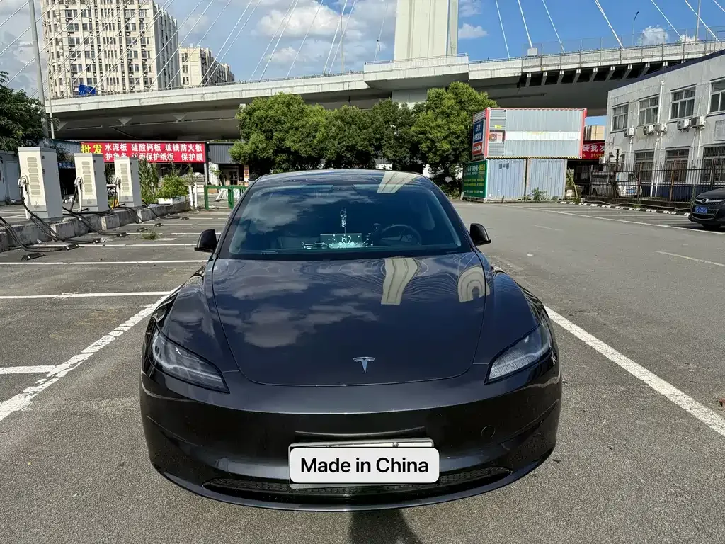 Tesla Model 3 — фото 1