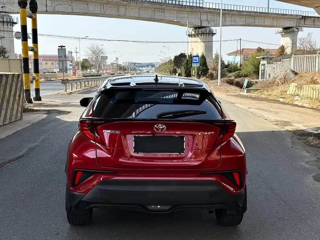 Toyota C-HR — фото 8