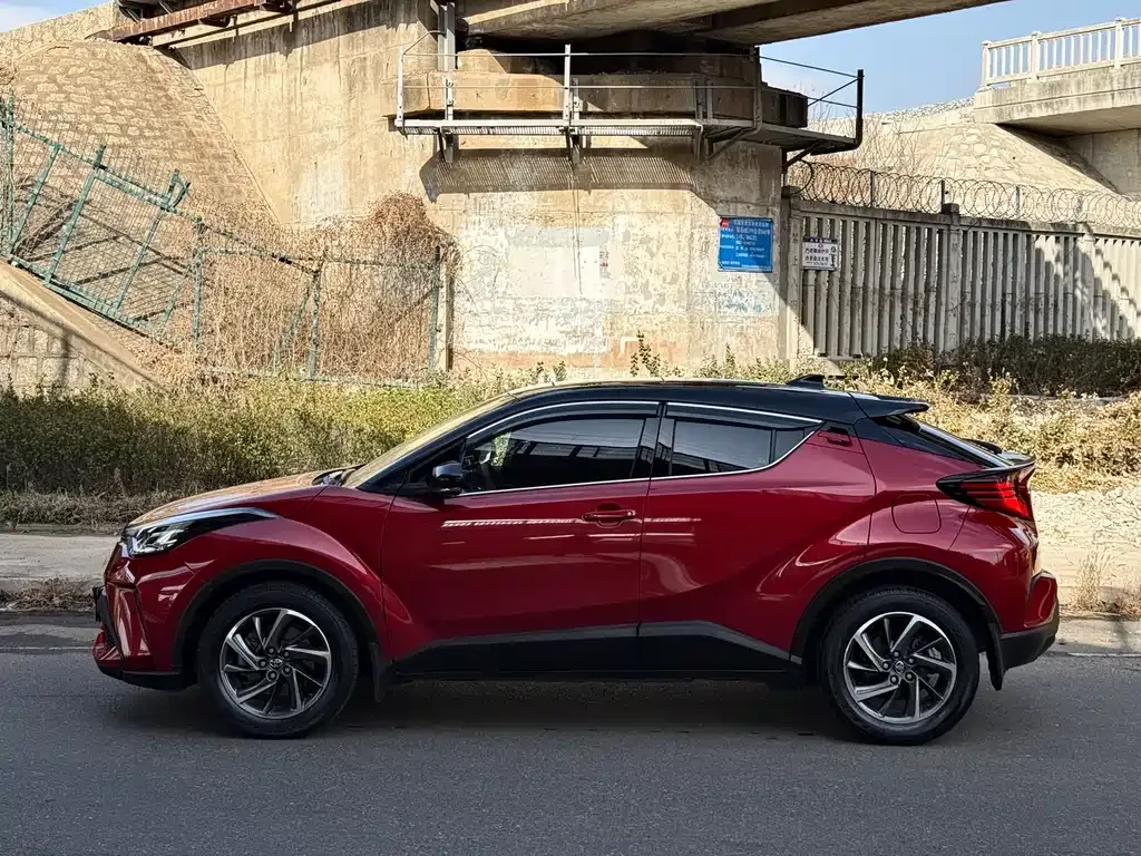 Toyota C-HR — фото 10