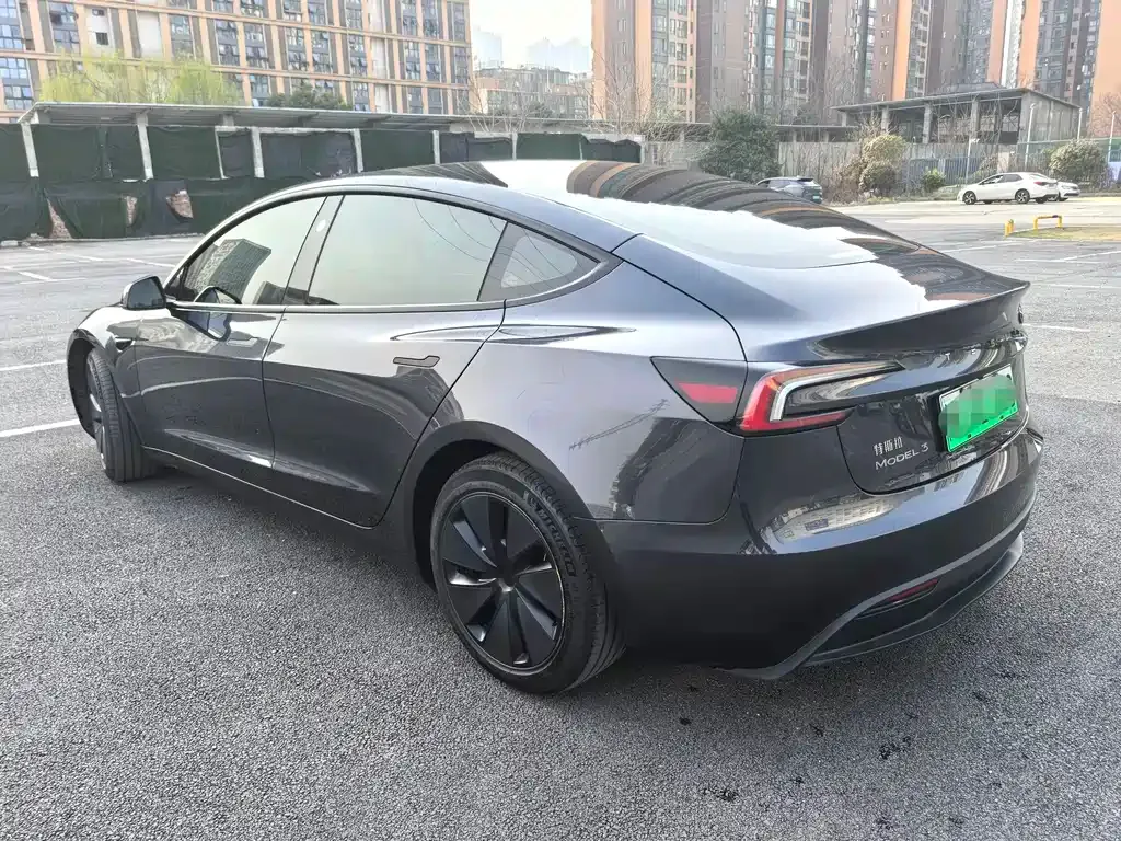 Tesla Model 3 — фото 4
