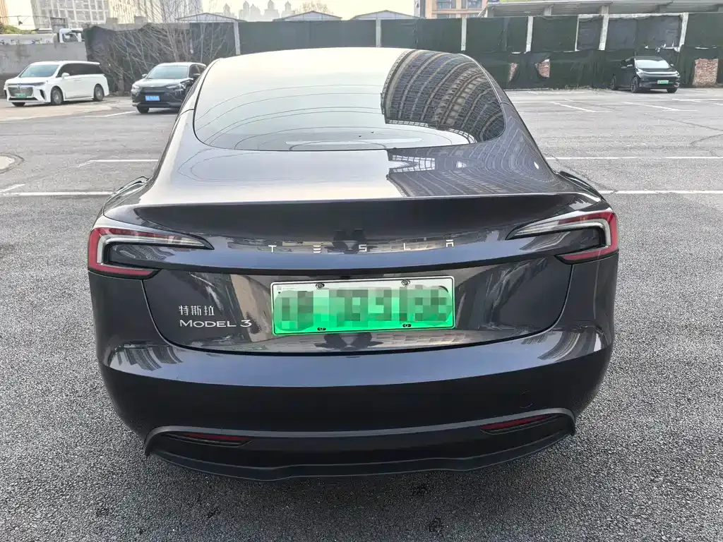 Tesla Model 3 — фото 7