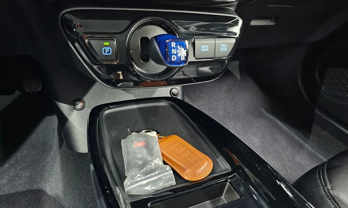 Toyota Prius — фото 10