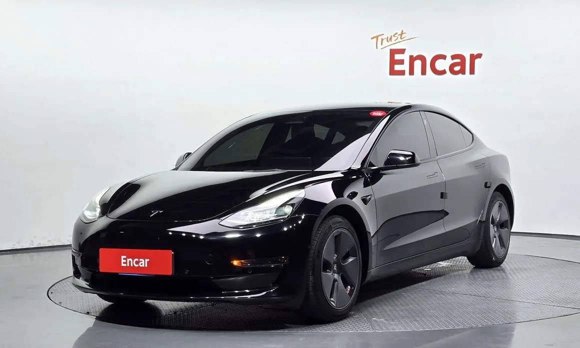 Tesla Model 3 — фото 1