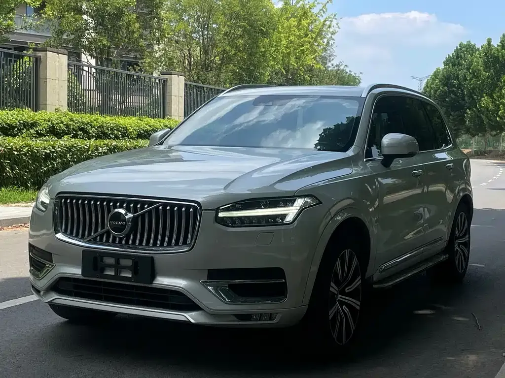 Volvo XC90 — фото 1
