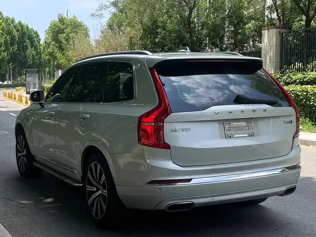 Volvo XC90 — фото 6