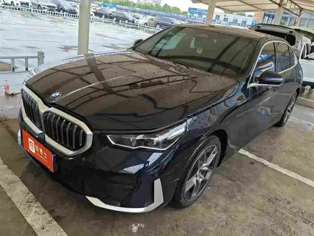 BMW 5 Series — фото 1