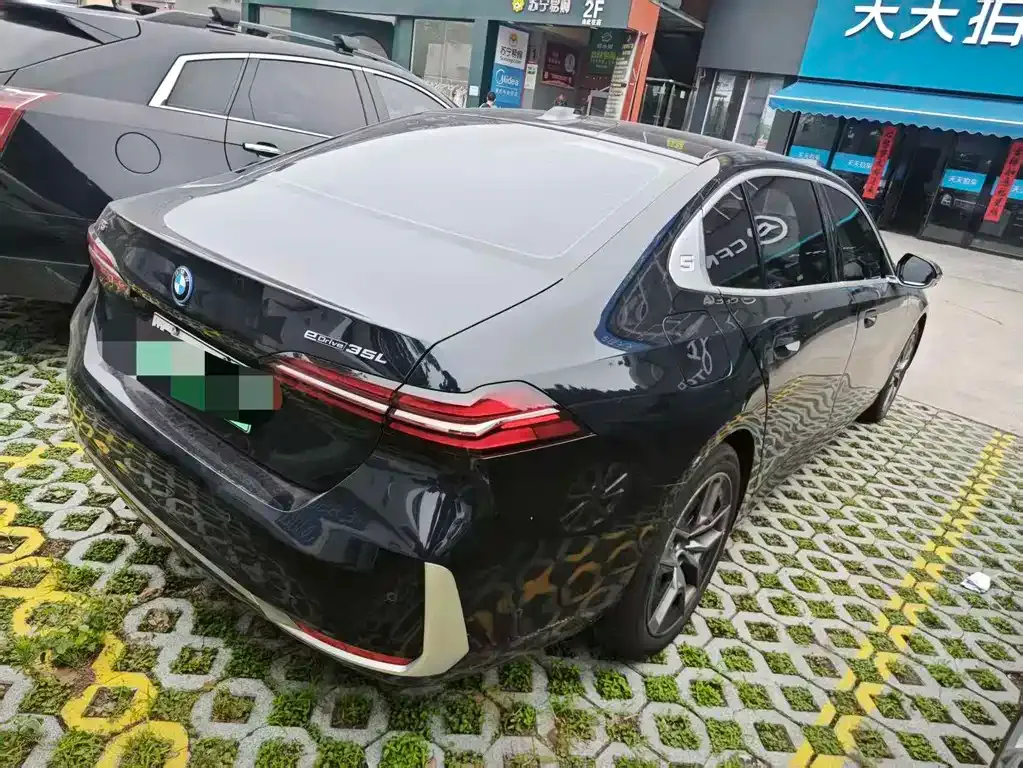 BMW i5 — фото 9