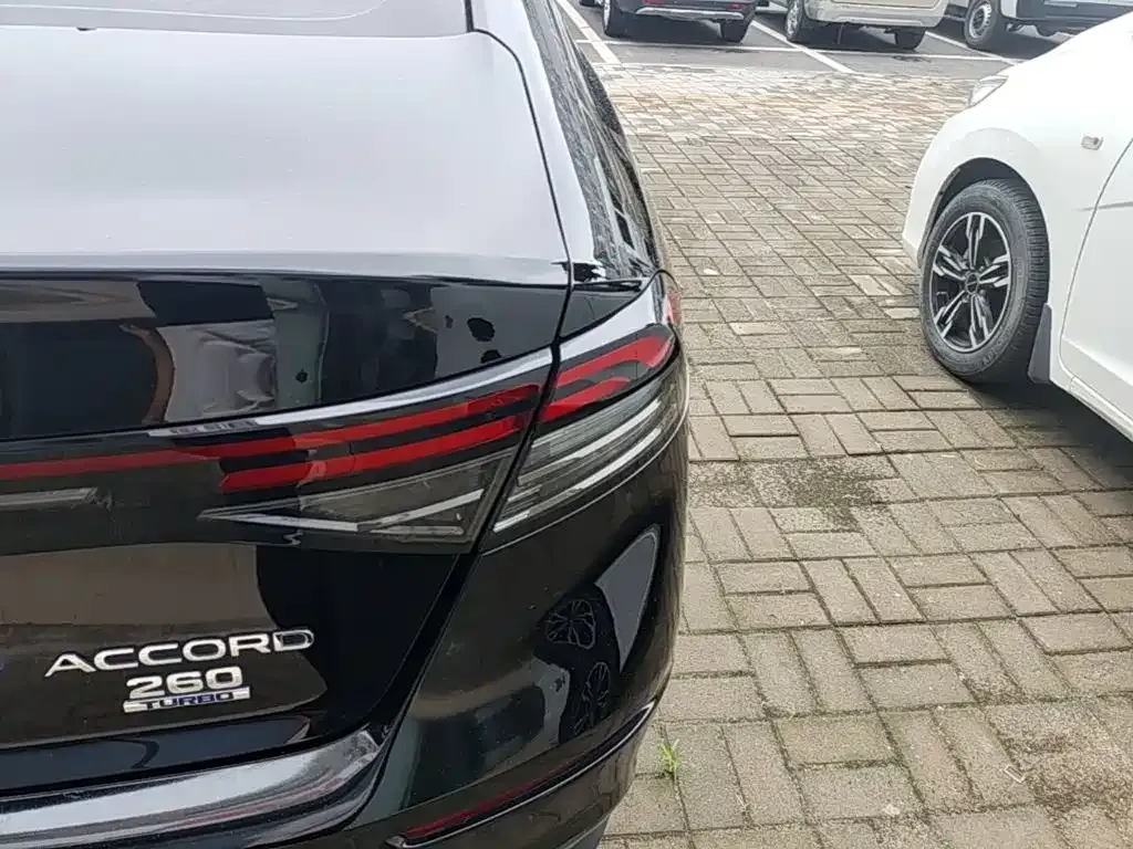 Honda Accord — фото 10
