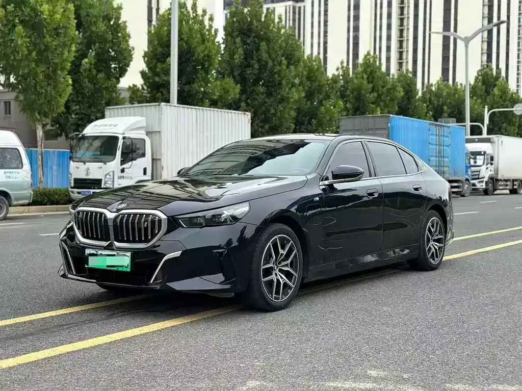 BMW i5 — фото 1