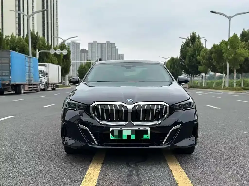 BMW i5 — фото 5
