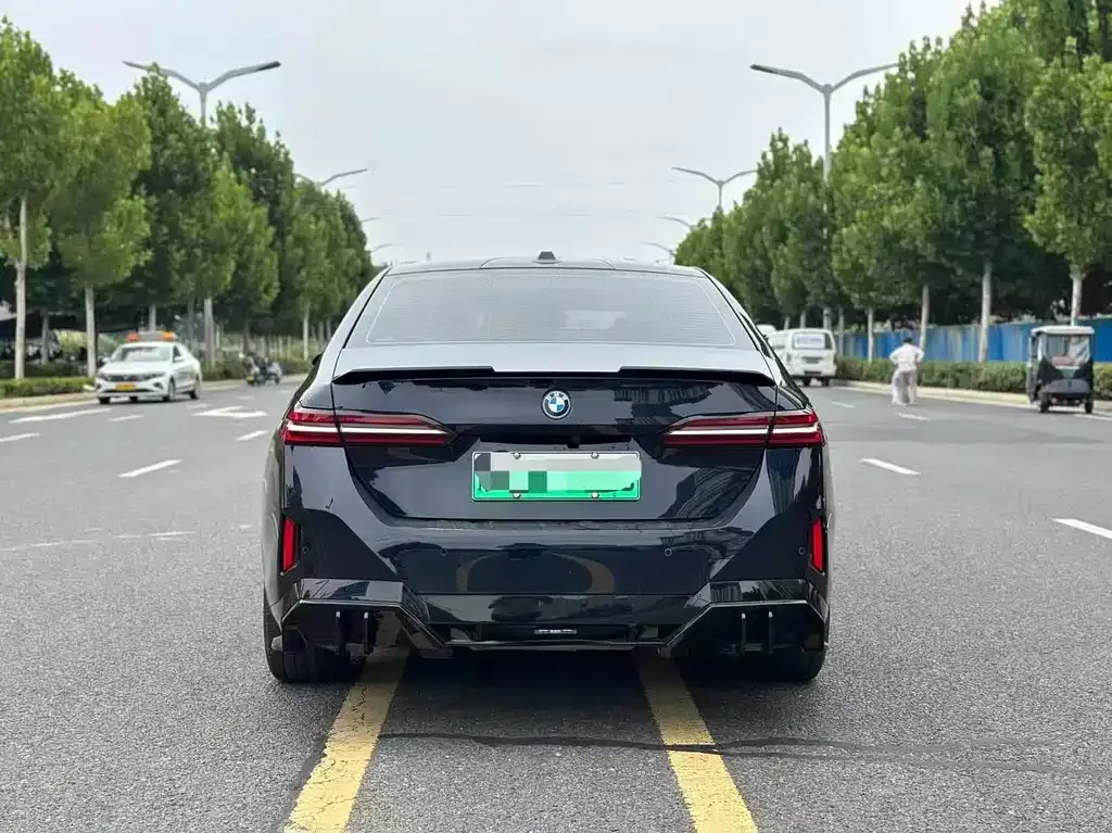 BMW i5 — фото 7