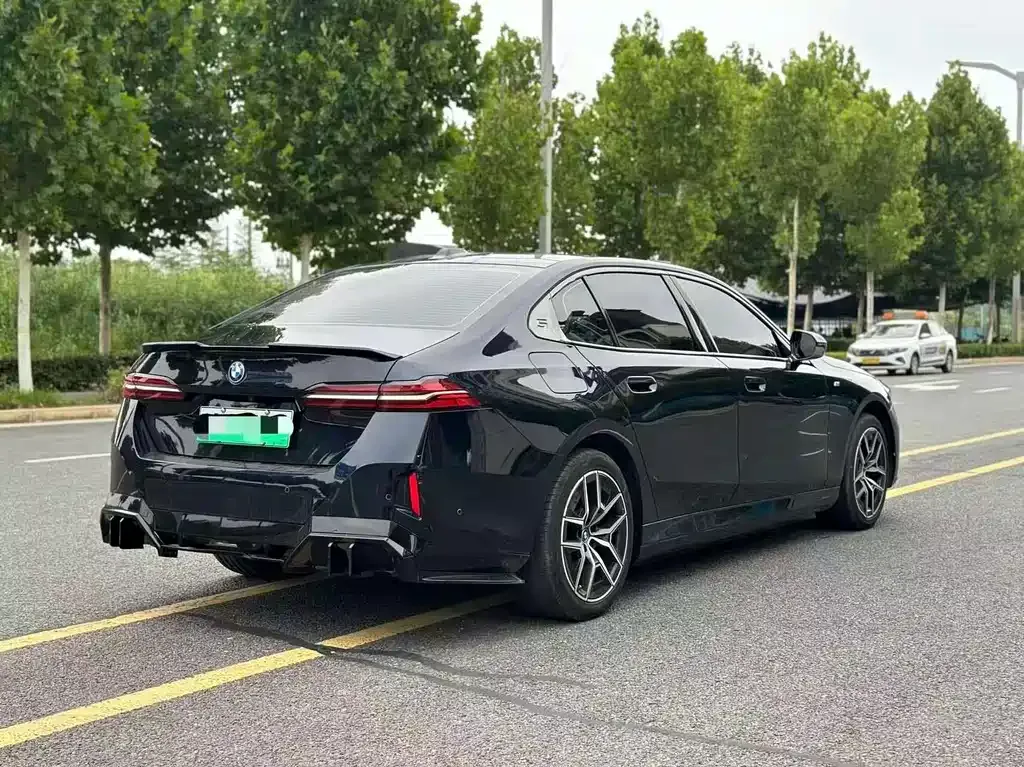 BMW i5 — фото 9