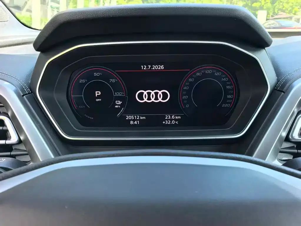 Audi Q4 e-tron — фото 2