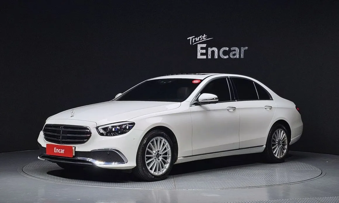 Mercedes-Benz E-Class — фото 1