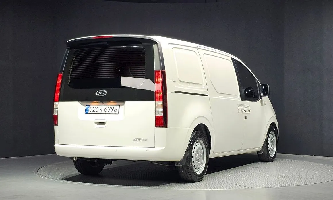 Hyundai Staria — фото 2