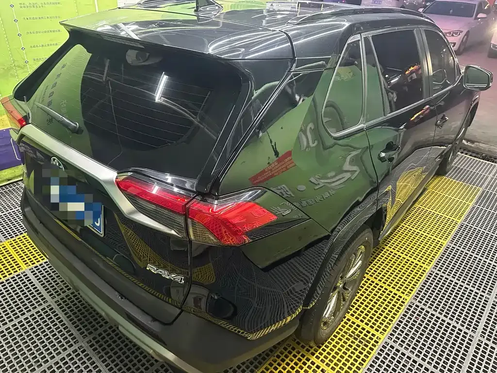 Toyota RAV4 — фото 5