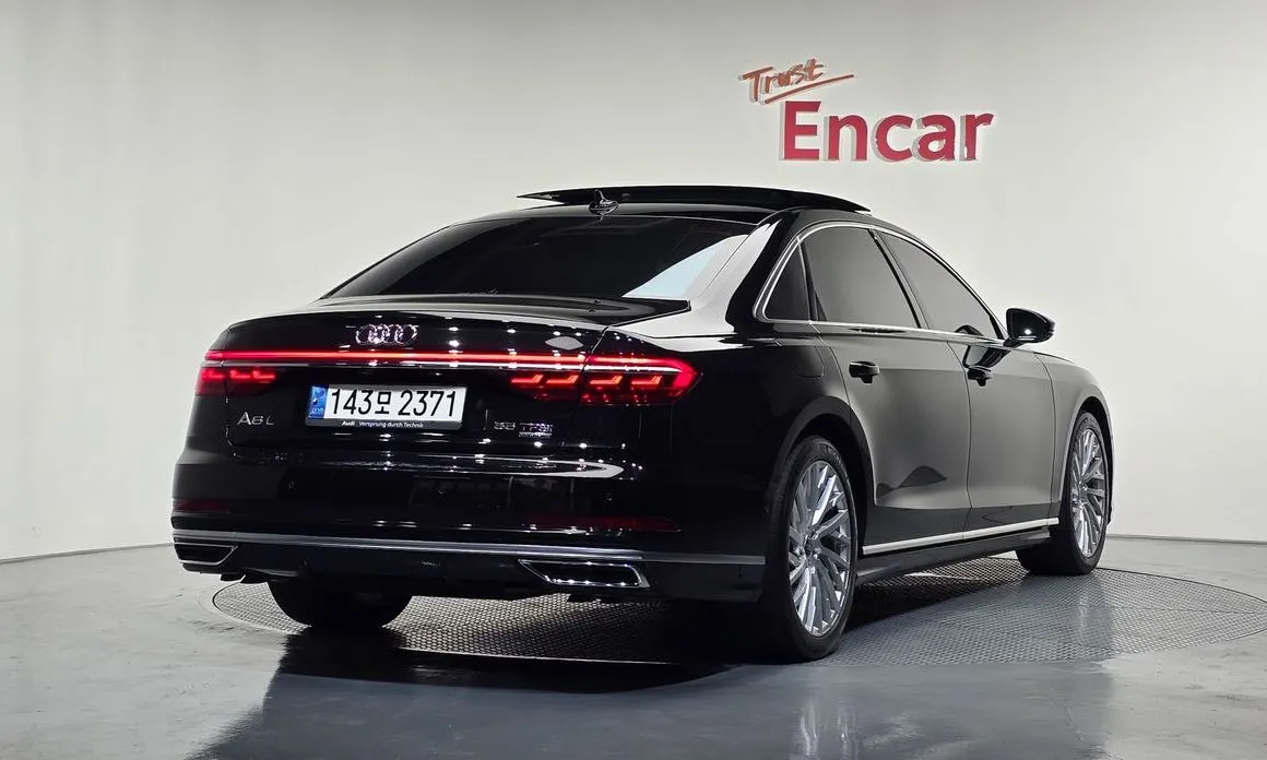 Audi A8 — фото 5