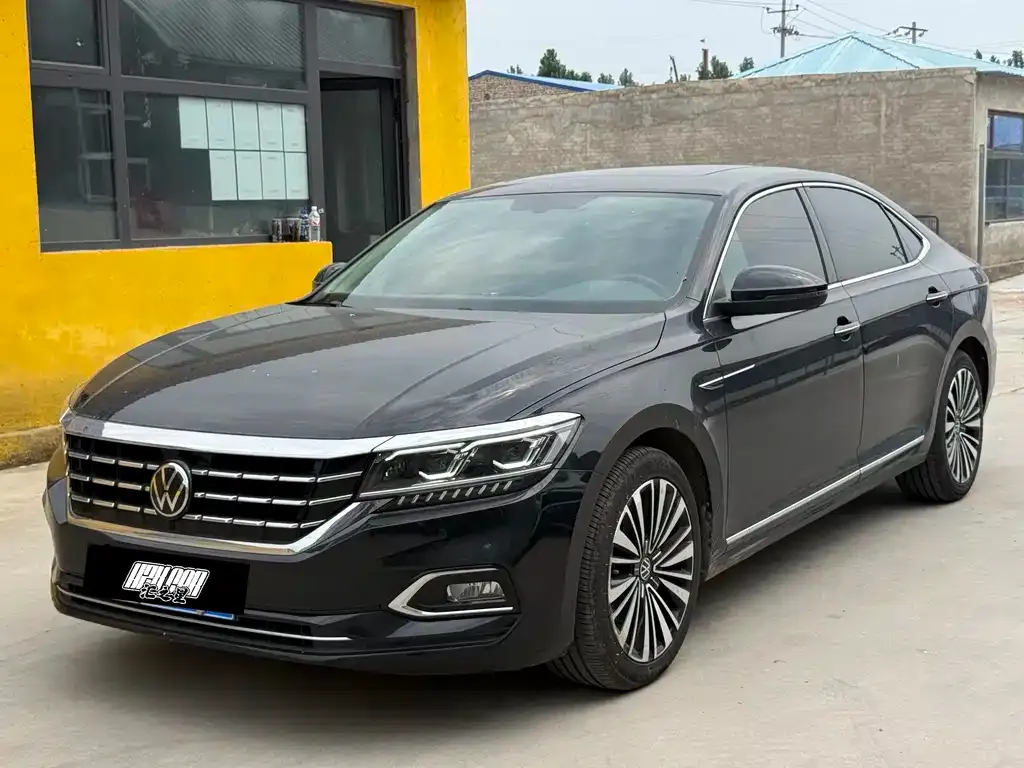 Volkswagen Passat — фото 1