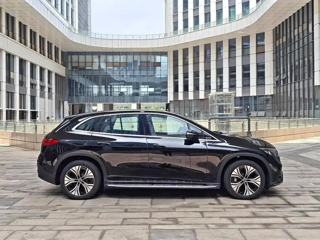 Mercedes-Benz EQE SUV — фото 10