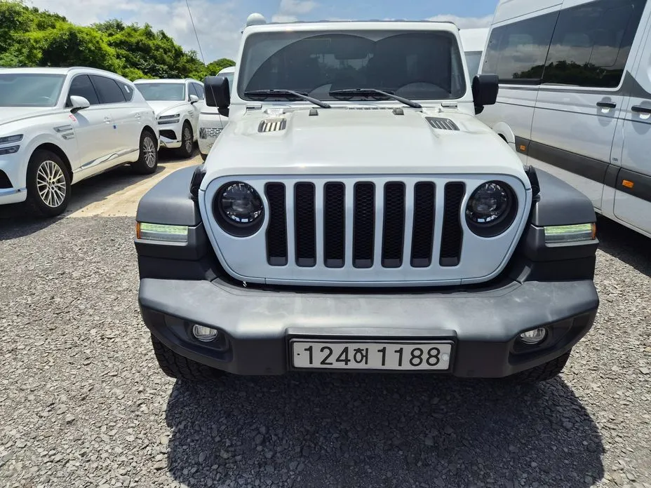 Jeep Wrangler — фото 1