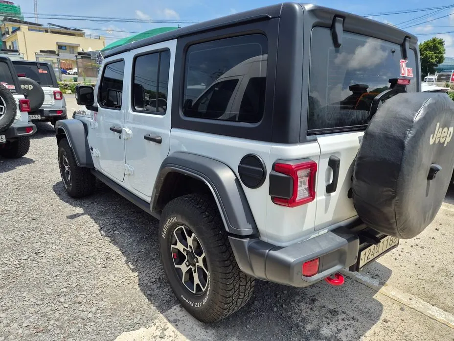 Jeep Wrangler — фото 10