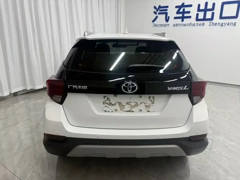 Toyota Yaris L — фото 10