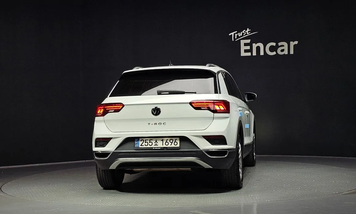 Volkswagen T-Roc — фото 6
