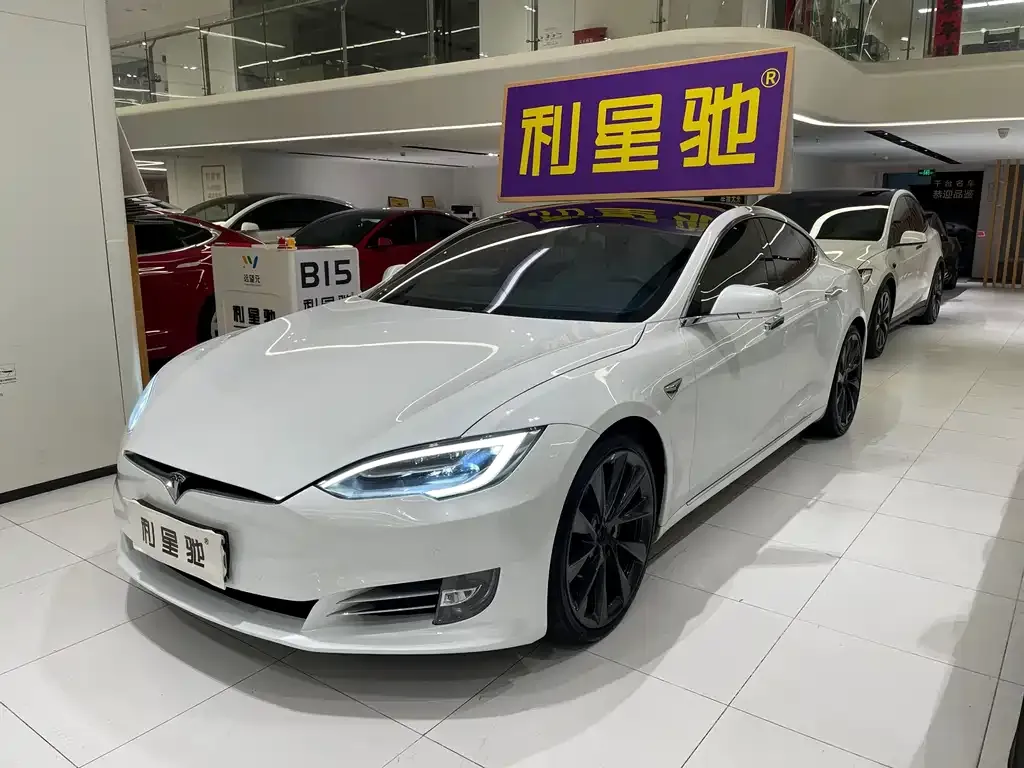 Tesla Model S — фото 1
