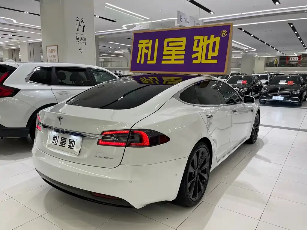 Tesla Model S — фото 8