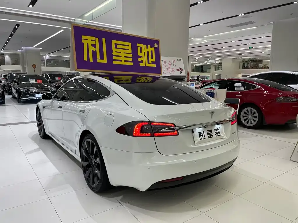 Tesla Model S — фото 5