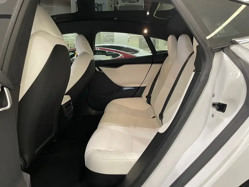 Tesla Model S — фото 4