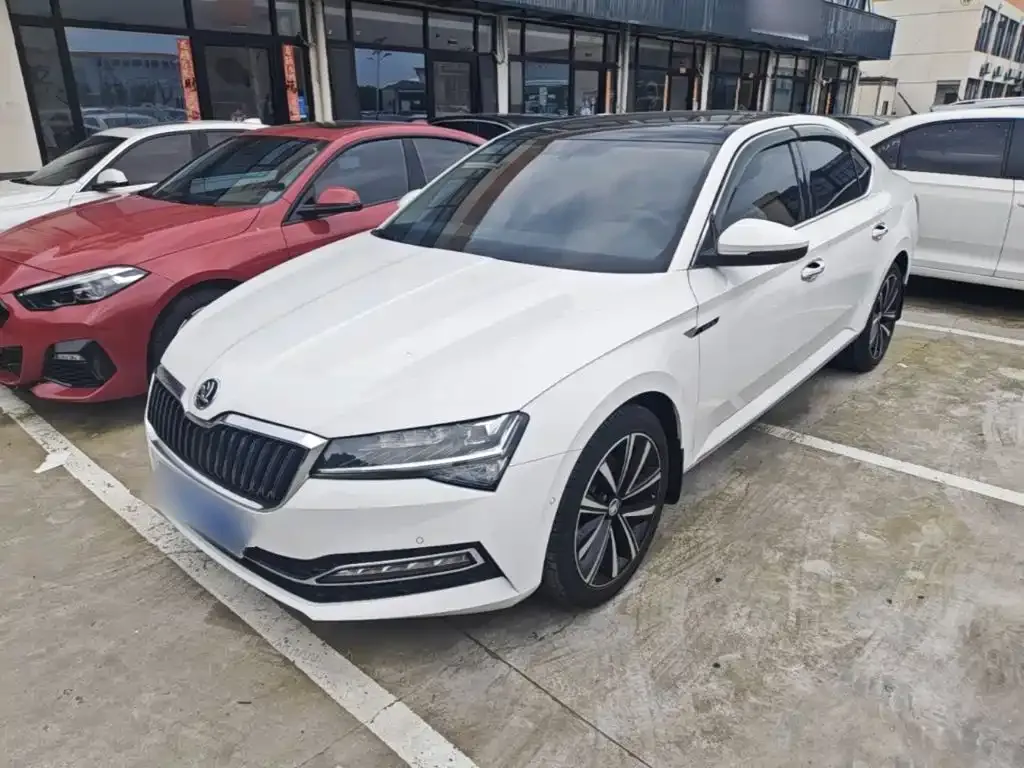 Skoda Superb — фото 1