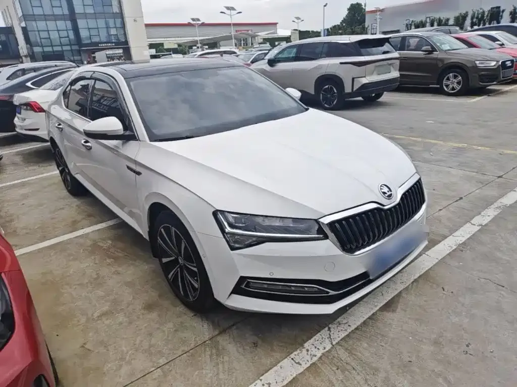 Skoda Superb — фото 8