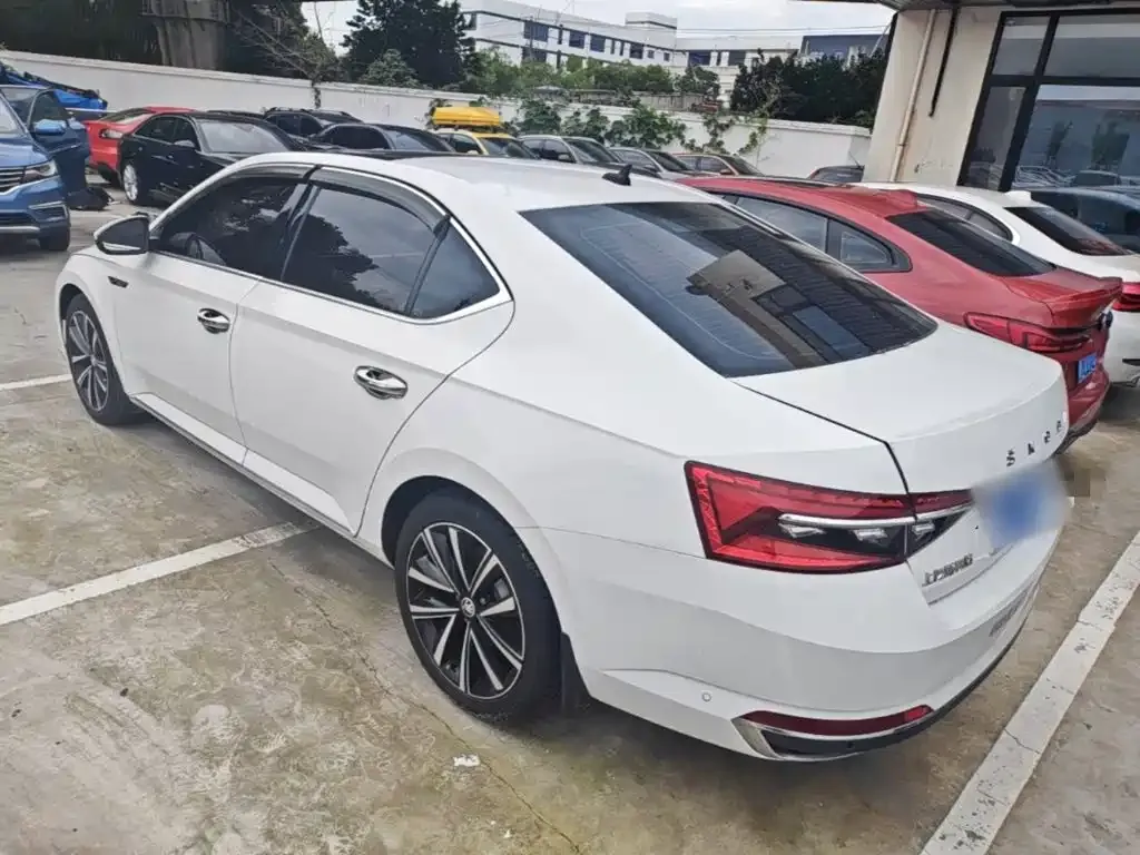 Skoda Superb — фото 4