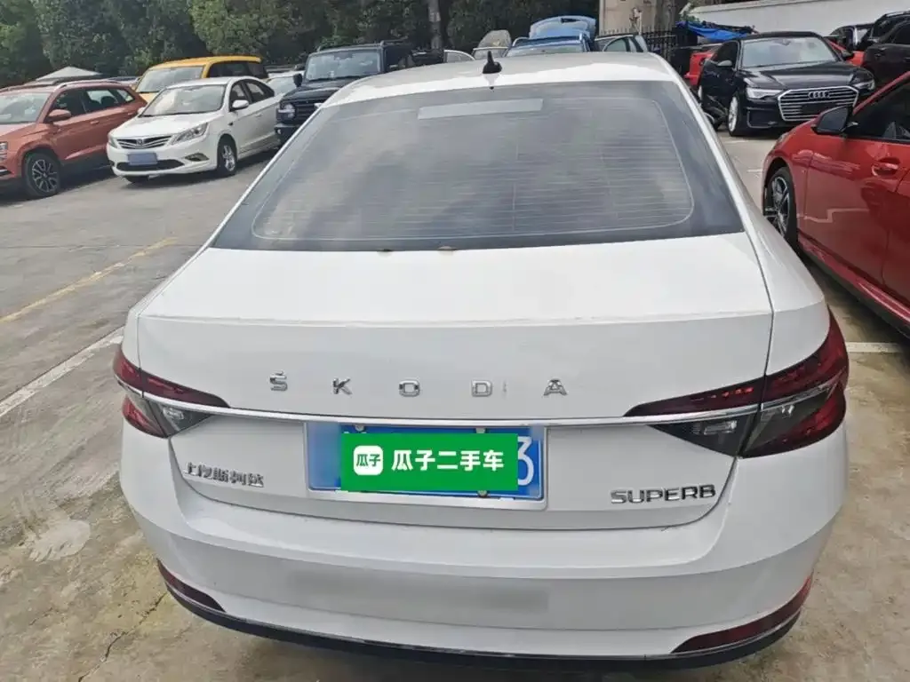 Skoda Superb — фото 9