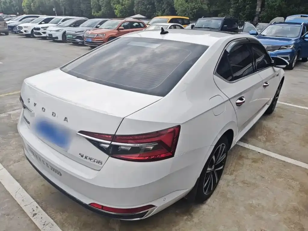 Skoda Superb — фото 2