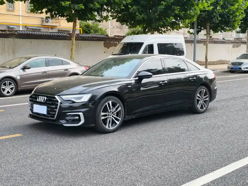 Audi A6L — фото 1