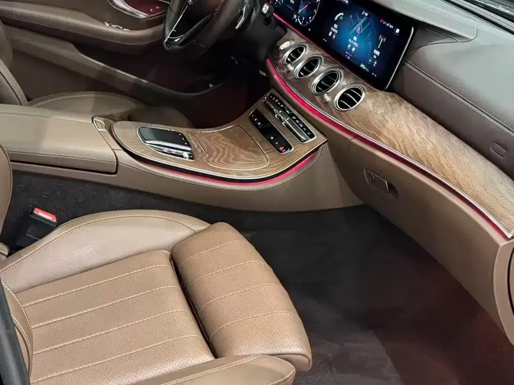 Mercedes-Benz E-Class — фото 7